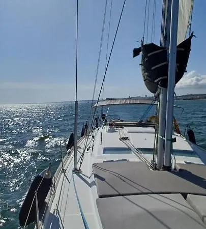 Πλωτό κατάλυμα Bboats *